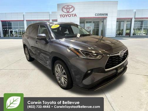 2023 Toyota Highlander Hybrid Platinum