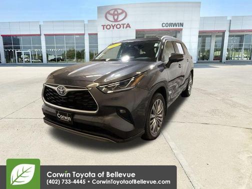 2023 Toyota Highlander Hybrid Platinum