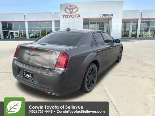 2021 Chrysler 300 Touring