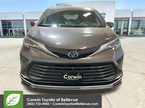 2025 Toyota Sienna Platinum