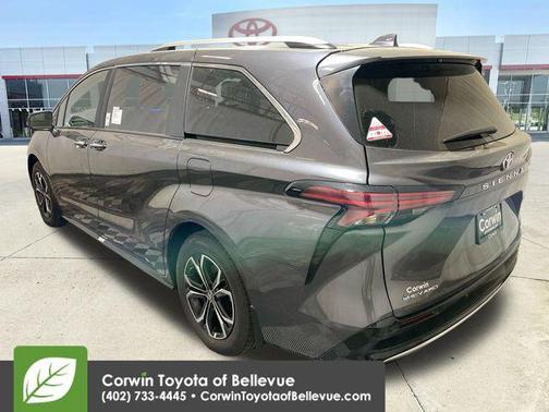 2025 Toyota Sienna Platinum