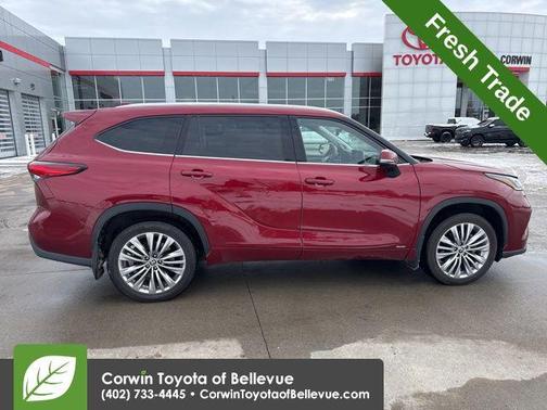 2022 Toyota Highlander Hybrid Platinum