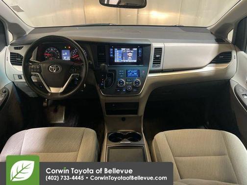 2017 Toyota Sienna LE