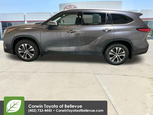 2022 Toyota Highlander Hybrid XLE