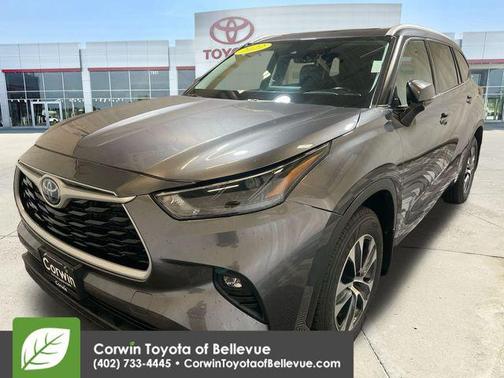 2022 Toyota Highlander Hybrid XLE