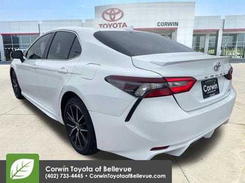 Ice 2024 Toyota Camry SE