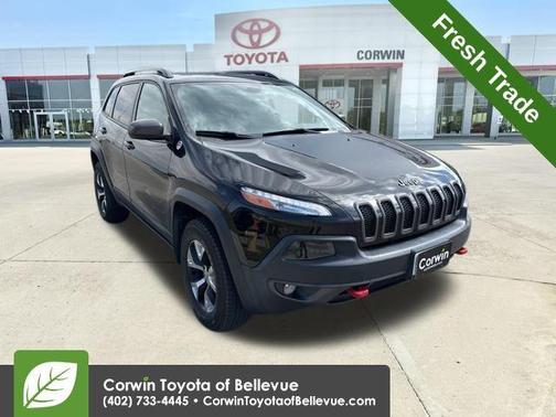 Brilliant Black Crystal Pearlcoat 2016 Jeep Cherokee Trailhawk