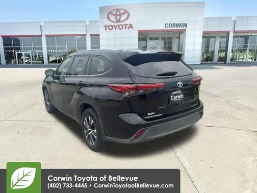 Midnight Black Metallic 2020 Toyota Highlander XLE