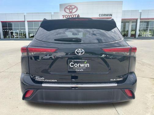Midnight Black Metallic 2023 Toyota Highlander XLE
