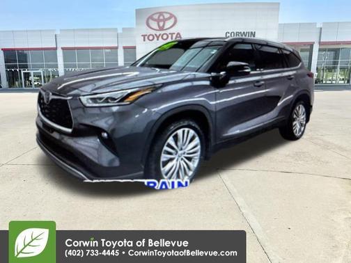 Magnetic Gray Metallic 2022 Toyota Highlander Platinum