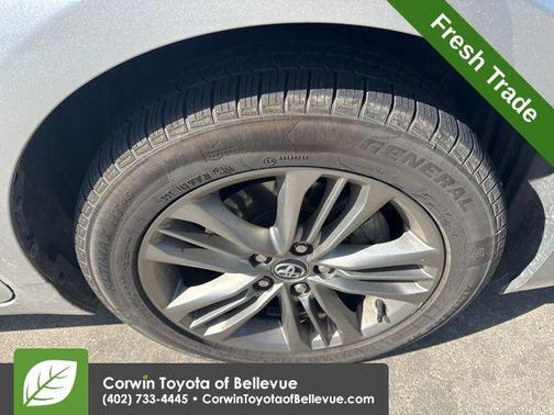 Celestial Silver Metallic 2016 Toyota Camry SE