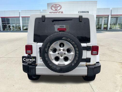 Bright White Clearcoat 2013 Jeep Wrangler Unlimited Sahara
