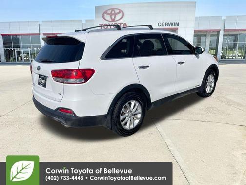 Snow White Pearl 2018 Kia Sorento LX