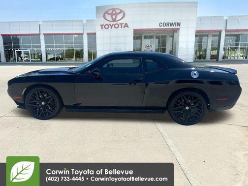 Pitch Black Clearcoat 2016 Dodge Challenger SXT