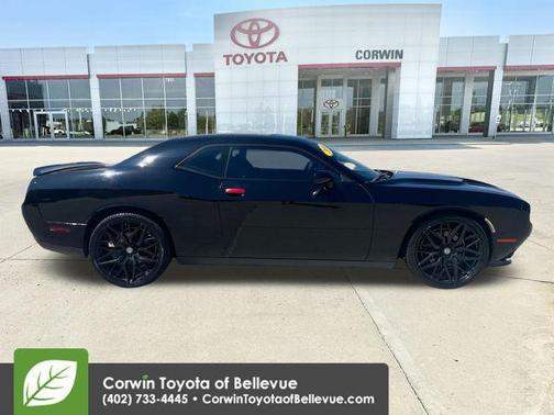 Pitch Black Clearcoat 2016 Dodge Challenger SXT