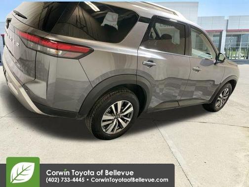 2025 Nissan Pathfinder SL 4WD