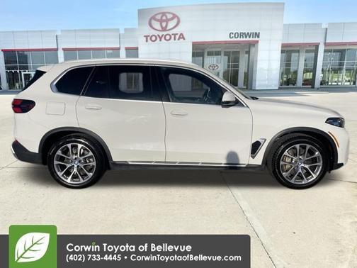 White 2025 BMW X5 PHEV xDrive50e