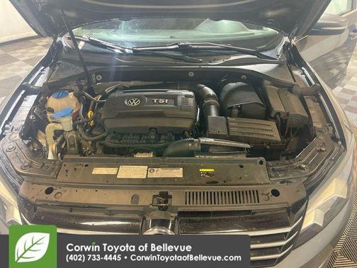 2014 Volkswagen Passat 1.8T Auto SE w/Sunroof & Nav
