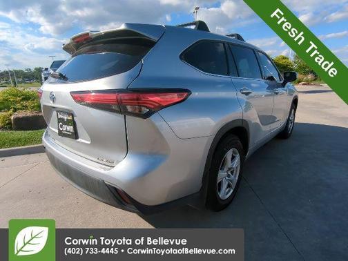 Celestial Silver Metallic 2022 Toyota Highlander LE