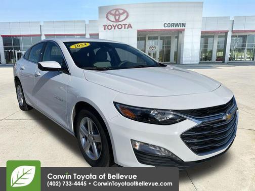 Summit White 2024 Chevrolet Malibu FWD 1LT