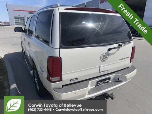 White Diamond 2004 Cadillac Escalade Base