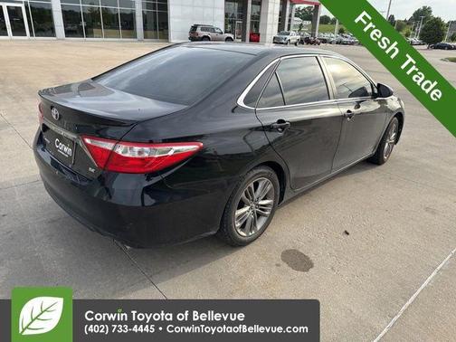 Midnight Black Metallic 2016 Toyota Camry SE