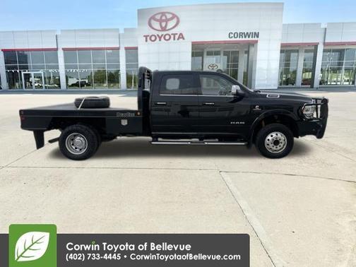 Diamond Black Crystal Pearlcoat 2021 RAM 3500 Laramie Crew Cab 4x4 8' Box