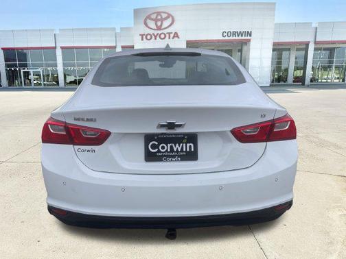 Summit White 2018 Chevrolet Malibu LT