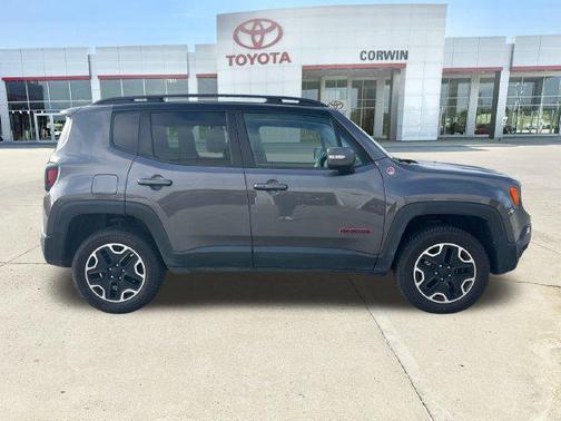 Granite Crystal Metallic Clearcoat 2017 Jeep Renegade Trailhawk