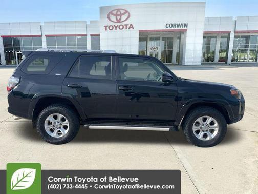 Midnight Black Metallic 2016 Toyota 4Runner SR5