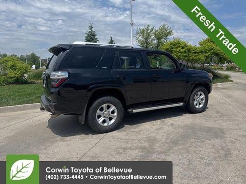 Midnight Black Metallic 2016 Toyota 4Runner SR5
