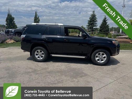 Midnight Black Metallic 2016 Toyota 4Runner SR5
