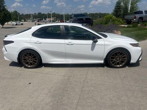 Ice Cap 2024 Toyota Camry Hybrid SE