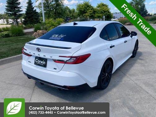Ice 2026 Toyota Camry SE