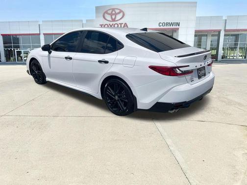 Ice 2026 Toyota Camry SE