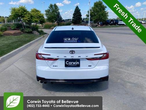 Ice 2026 Toyota Camry SE