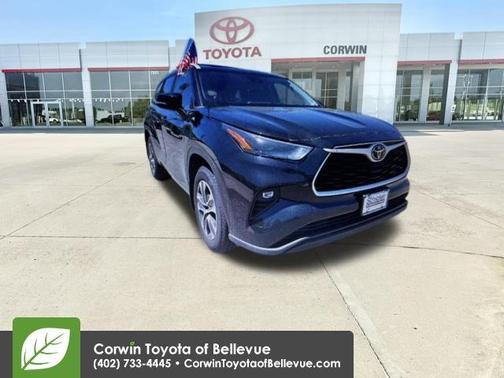 Midnight Black Metallic 2023 Toyota Highlander XLE