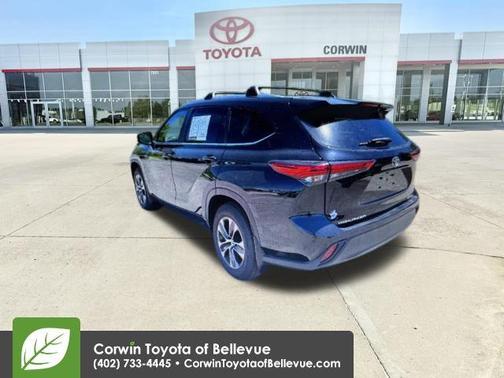 Midnight Black Metallic 2023 Toyota Highlander XLE