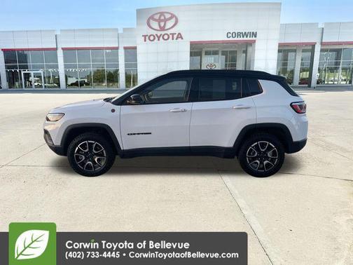 Bright White Clearcoat 2026 Jeep Compass Trailhawk