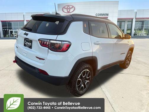 Bright White Clearcoat 2026 Jeep Compass Trailhawk