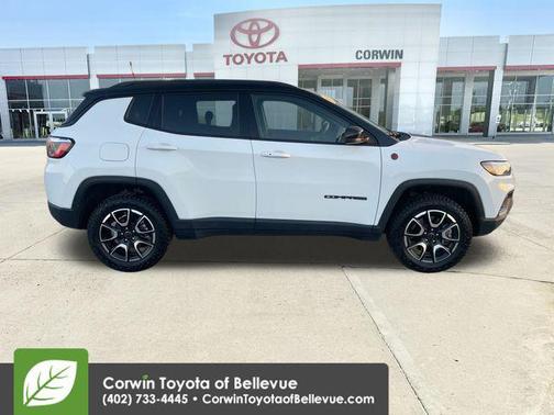 Bright White Clearcoat 2026 Jeep Compass Trailhawk