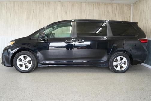 2020 Toyota Sienna SE