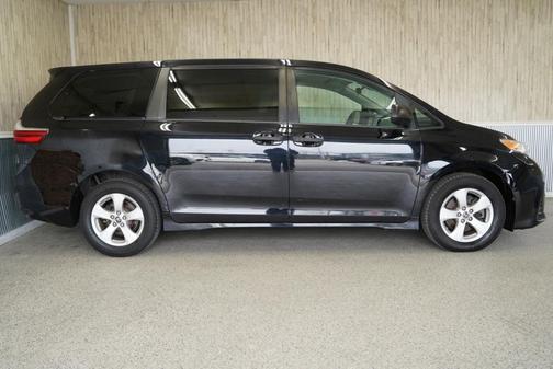 2020 Toyota Sienna SE