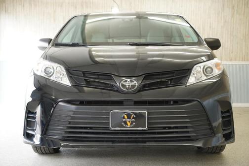 2020 Toyota Sienna SE