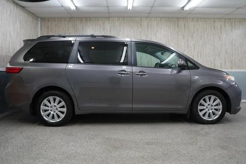 2017 Toyota Sienna XLE