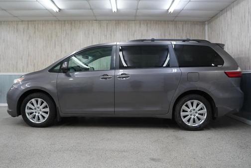 2017 Toyota Sienna XLE