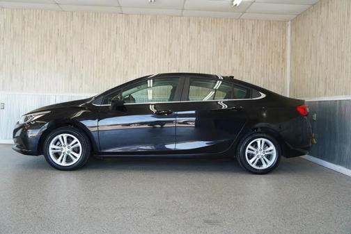 Mosaic Black Metallic 2017 Chevrolet Cruze LT