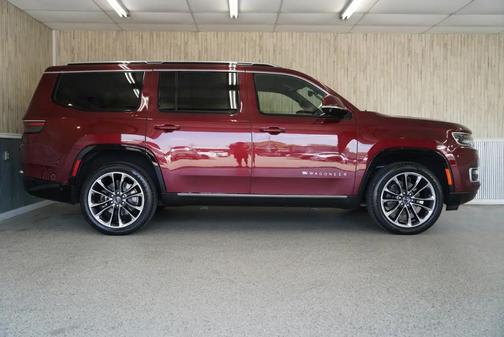 Velvet Red Pearlcoat 2022 Jeep Wagoneer Series III 4x2