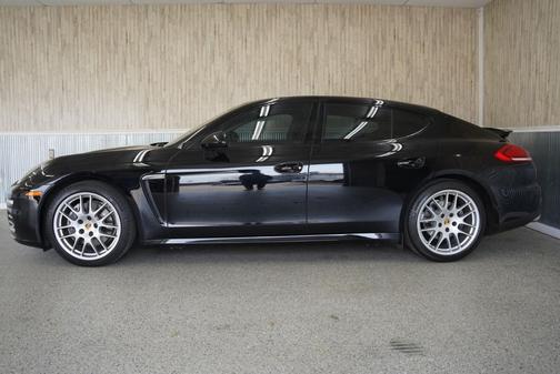 2016 Porsche Panamera 4