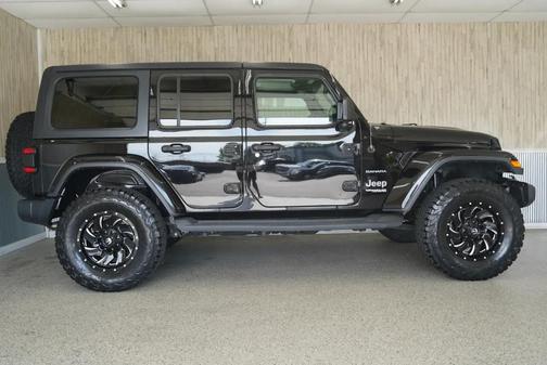 Black Clearcoat 2018 Jeep Wrangler Unlimited Sahara